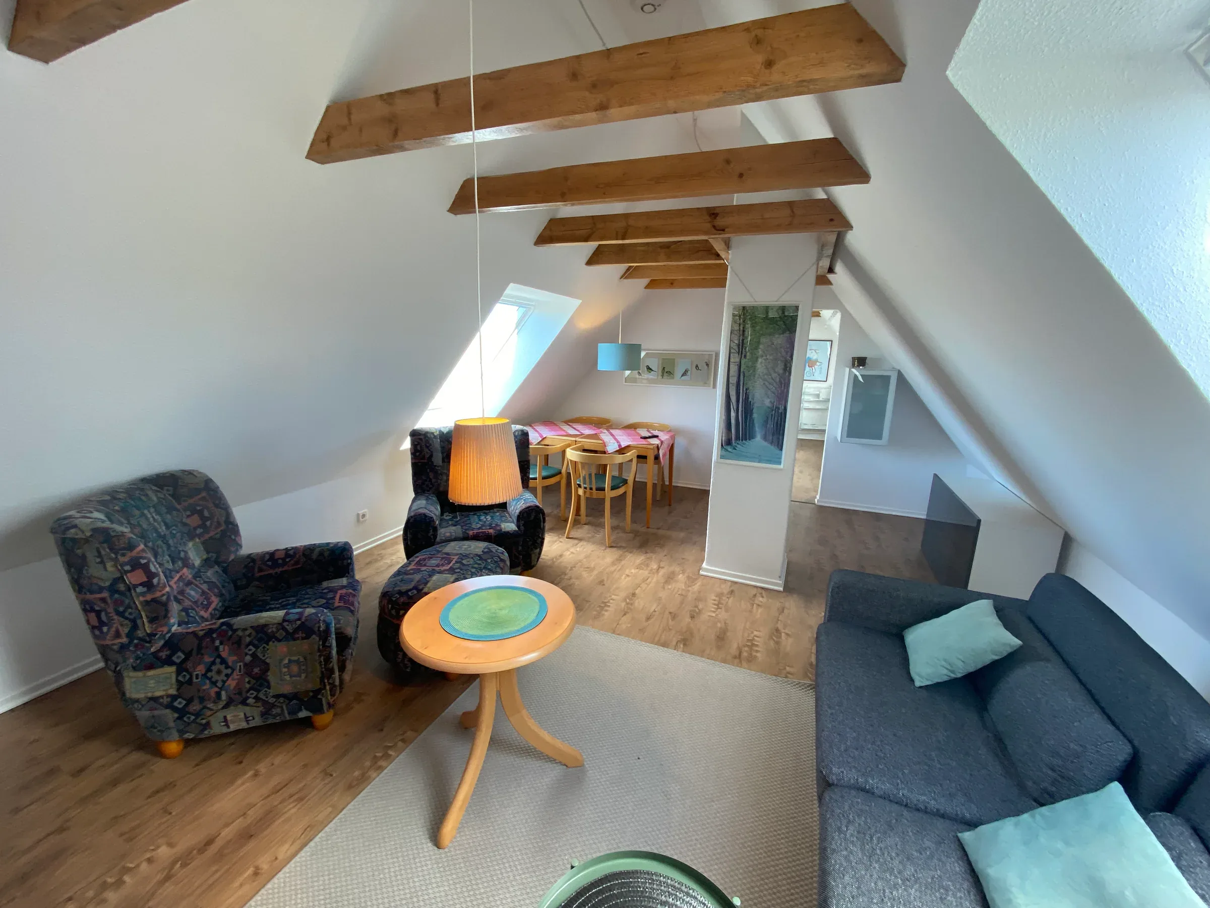 Sitzbereich der Ferienwohnung Langeoog unter dem Dach